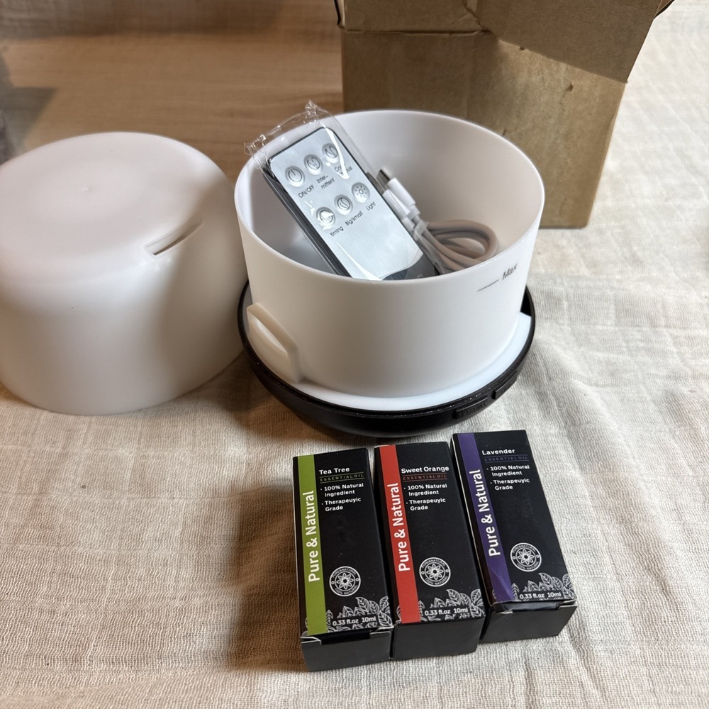 DIFFUSER AND THREE ESSENTIAL OILS tea tree, sweet orange lavender